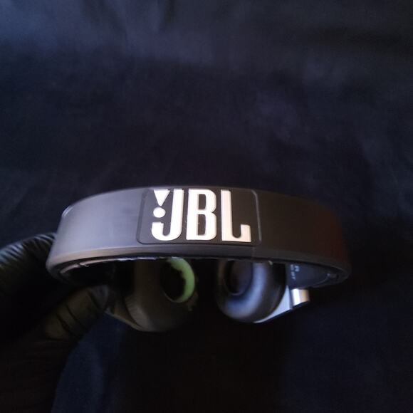 Rare Coach New York JBL Synchros E40BT Bluetooth Wireless Ear Headphones Black - Picture 13 of 16